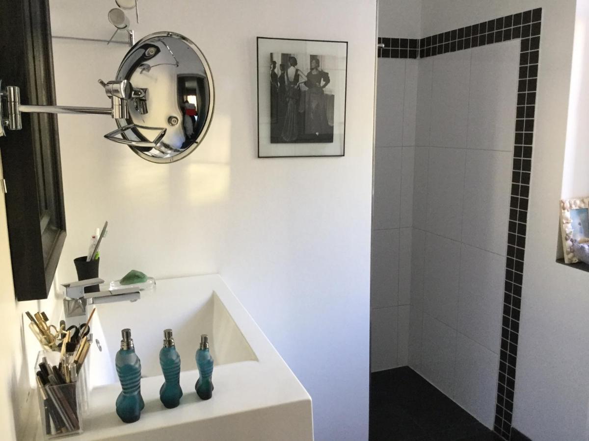 Chambre 1 Personne Avec Terrasse Centre Ville Marseille 3 Nuits Min , Femme Uniquement Kültér fotó